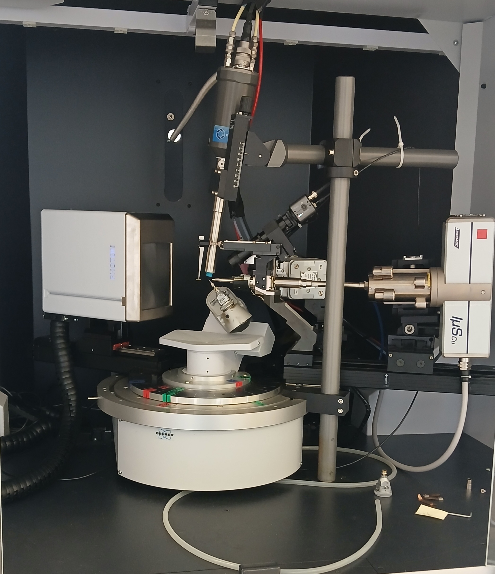 An Xray machine (Bruker Kappa apex-duo CMOS Photon II )